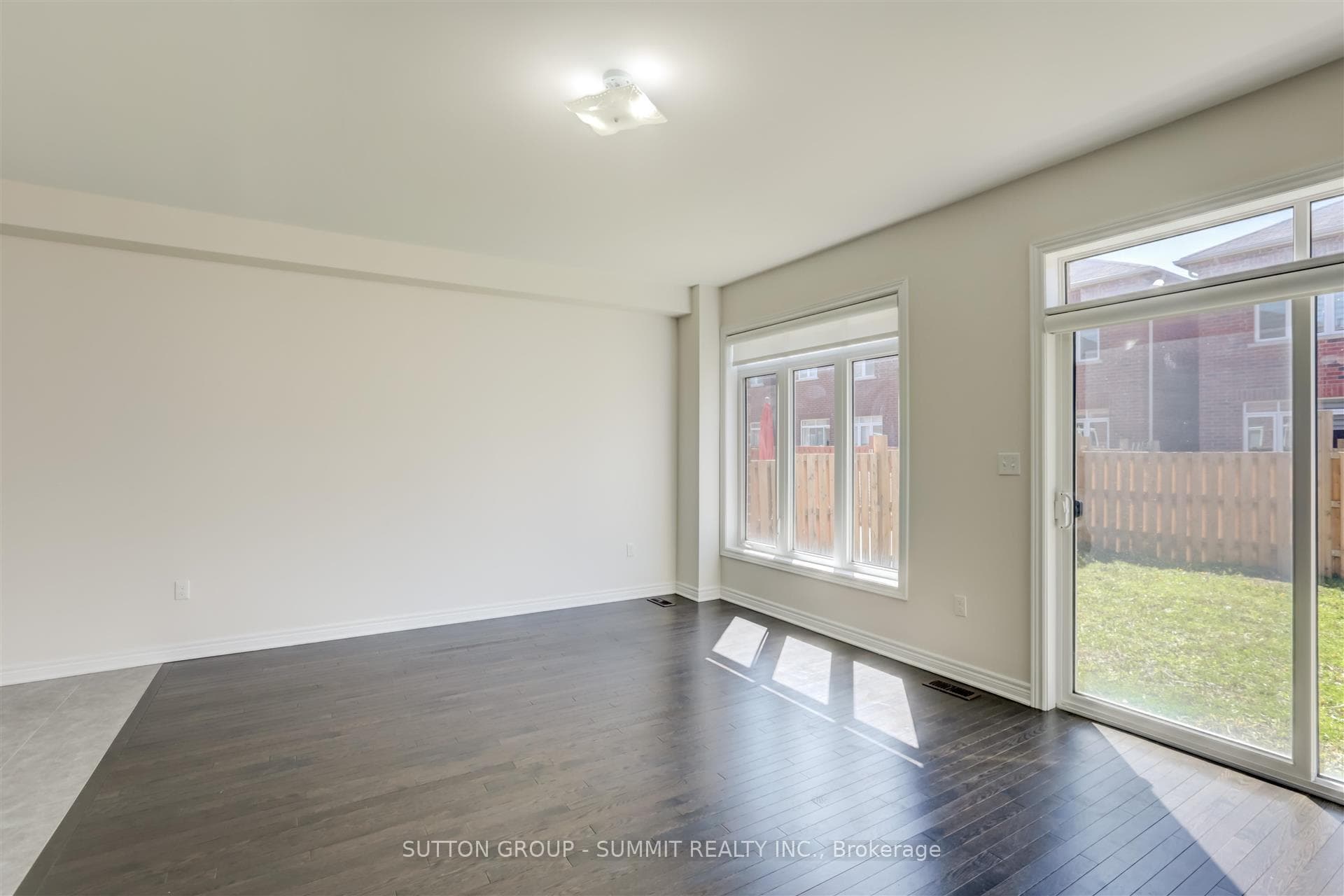 19 Mohandas Drive photo 12