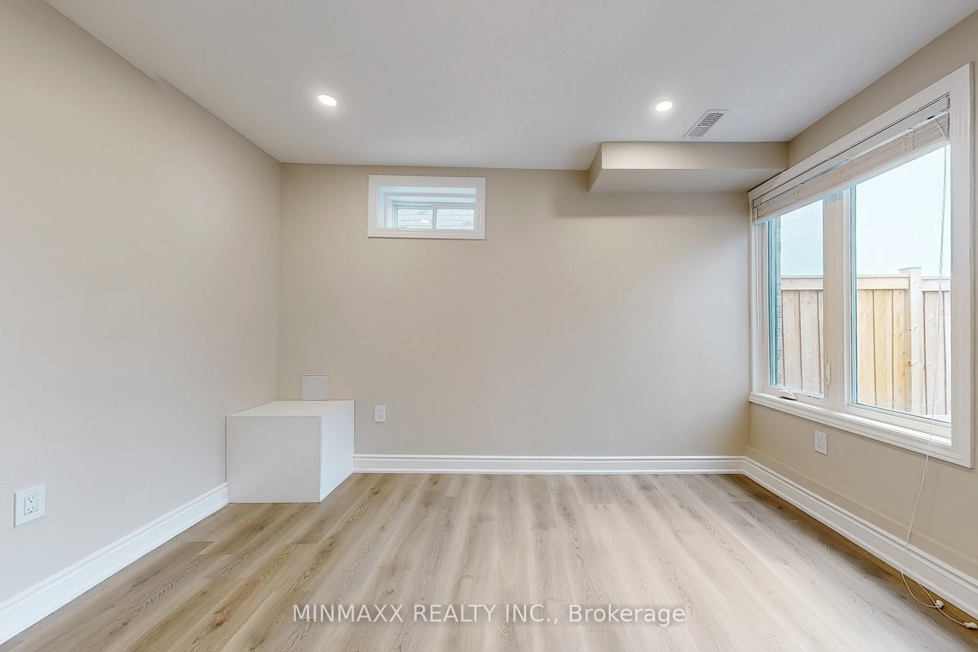 465 Thornborrow (2-Bed Walkout Bsmt Apt) Court photo 16