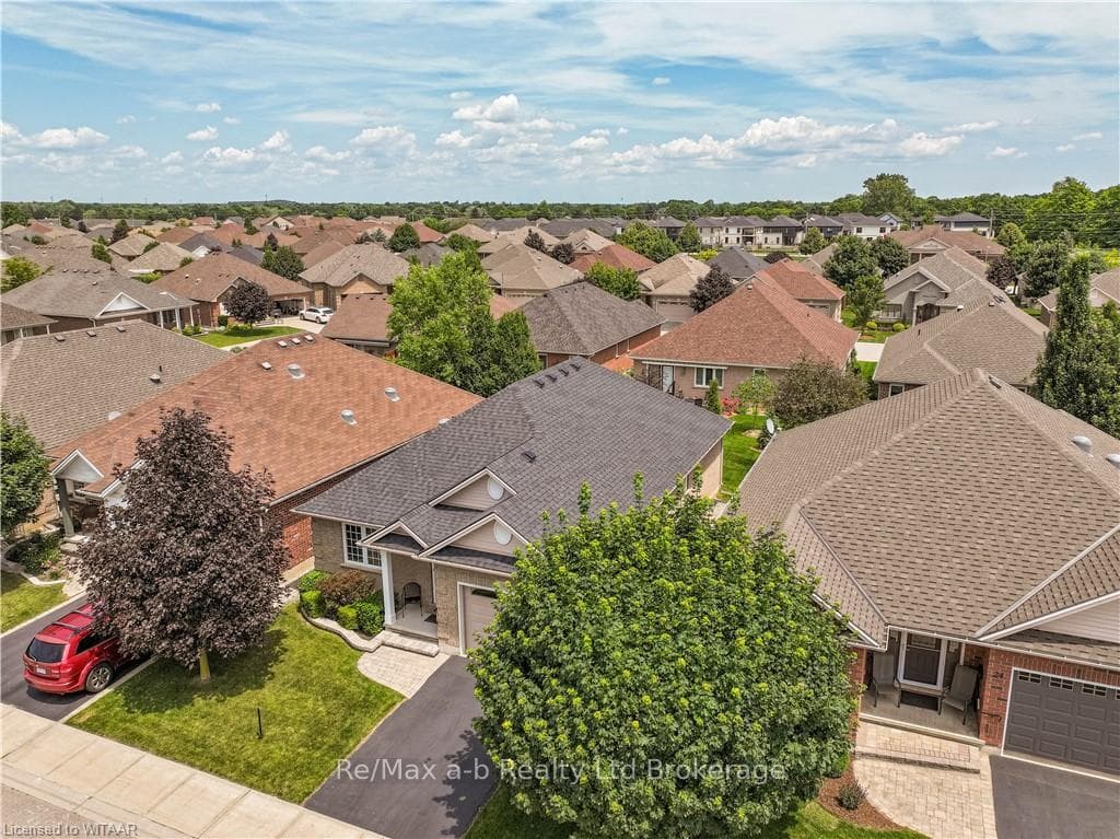26 JONES Crescent photo 34