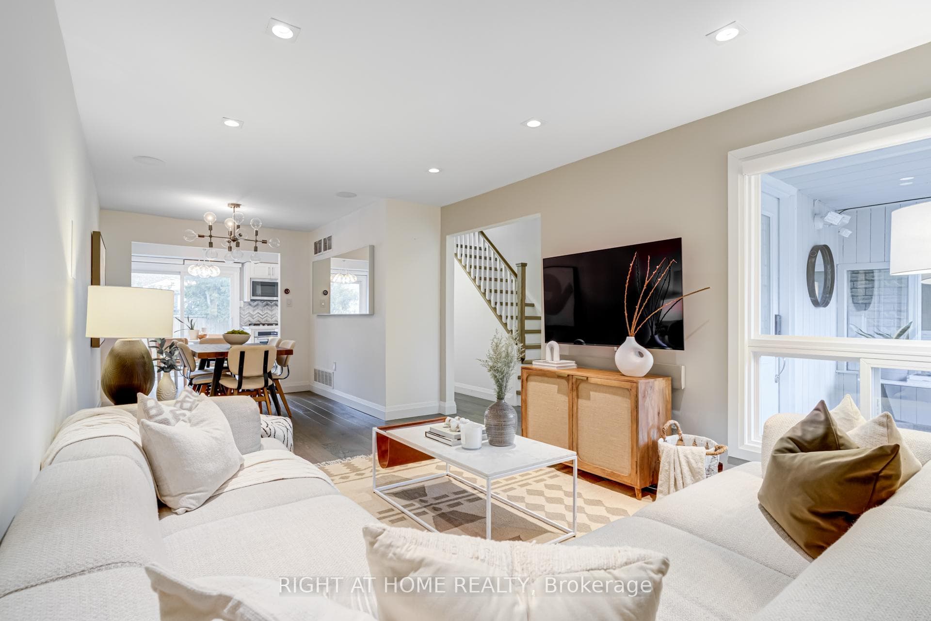 10 Capilano Court photo 1