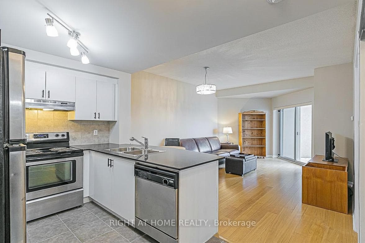 8 Maison Parc Court Unit 305 photo 11