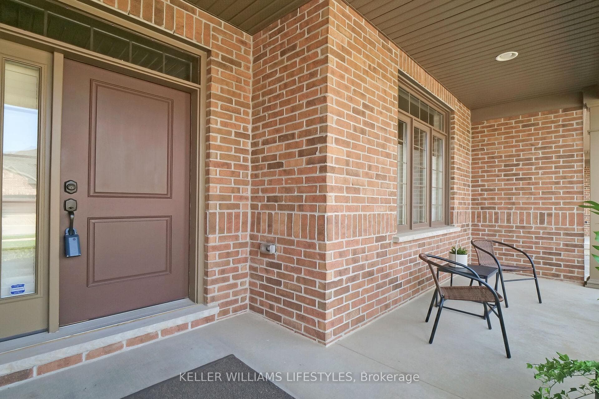 3447 Morgan Crescent photo 3