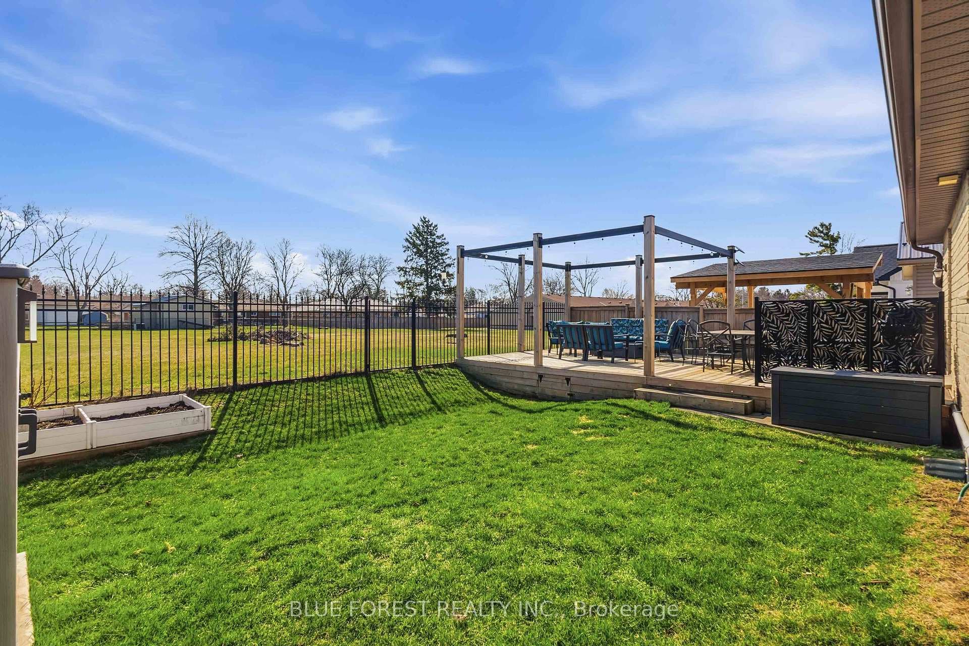 29 Holland Avenue photo 40