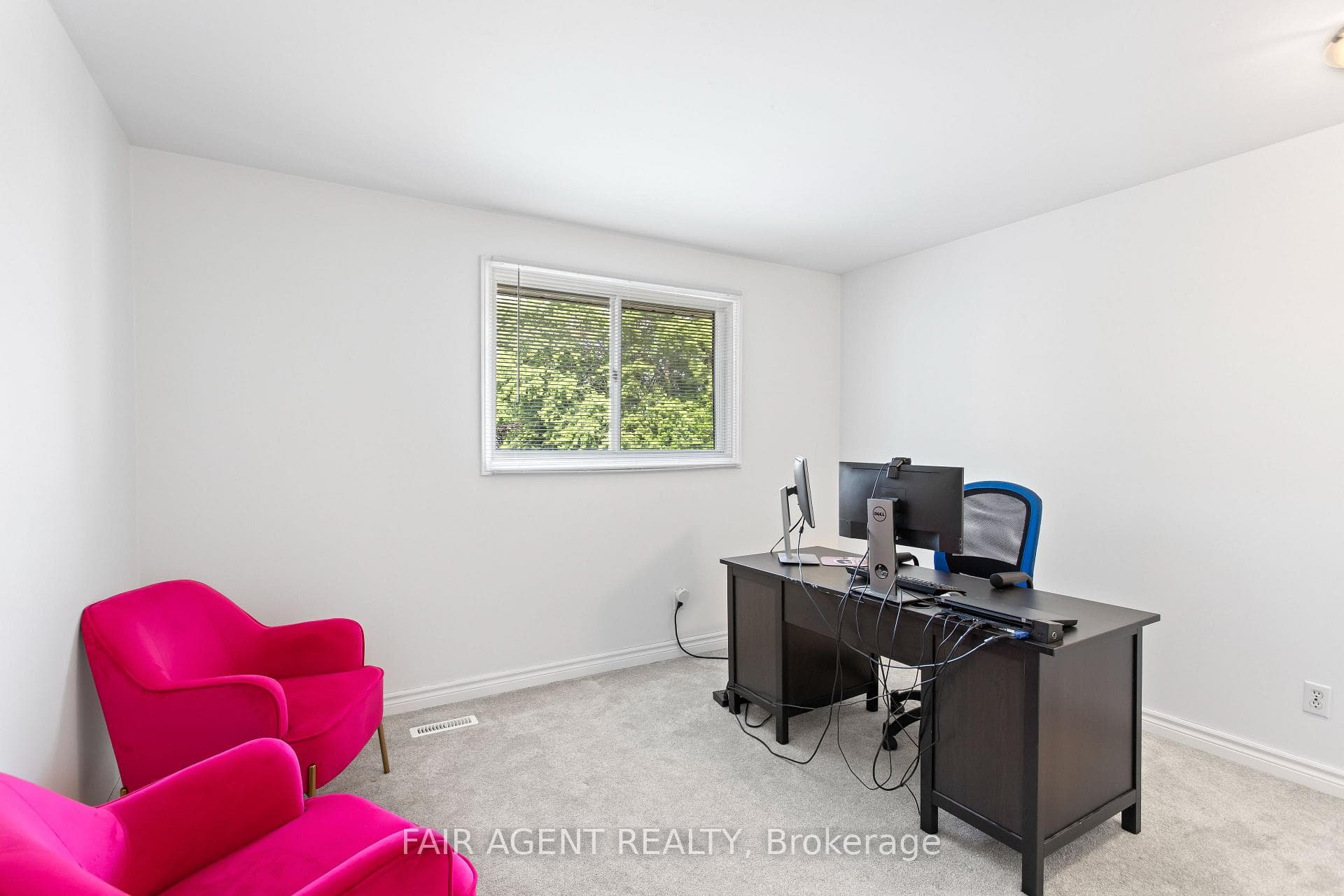 123 ACORN Crescent photo 25