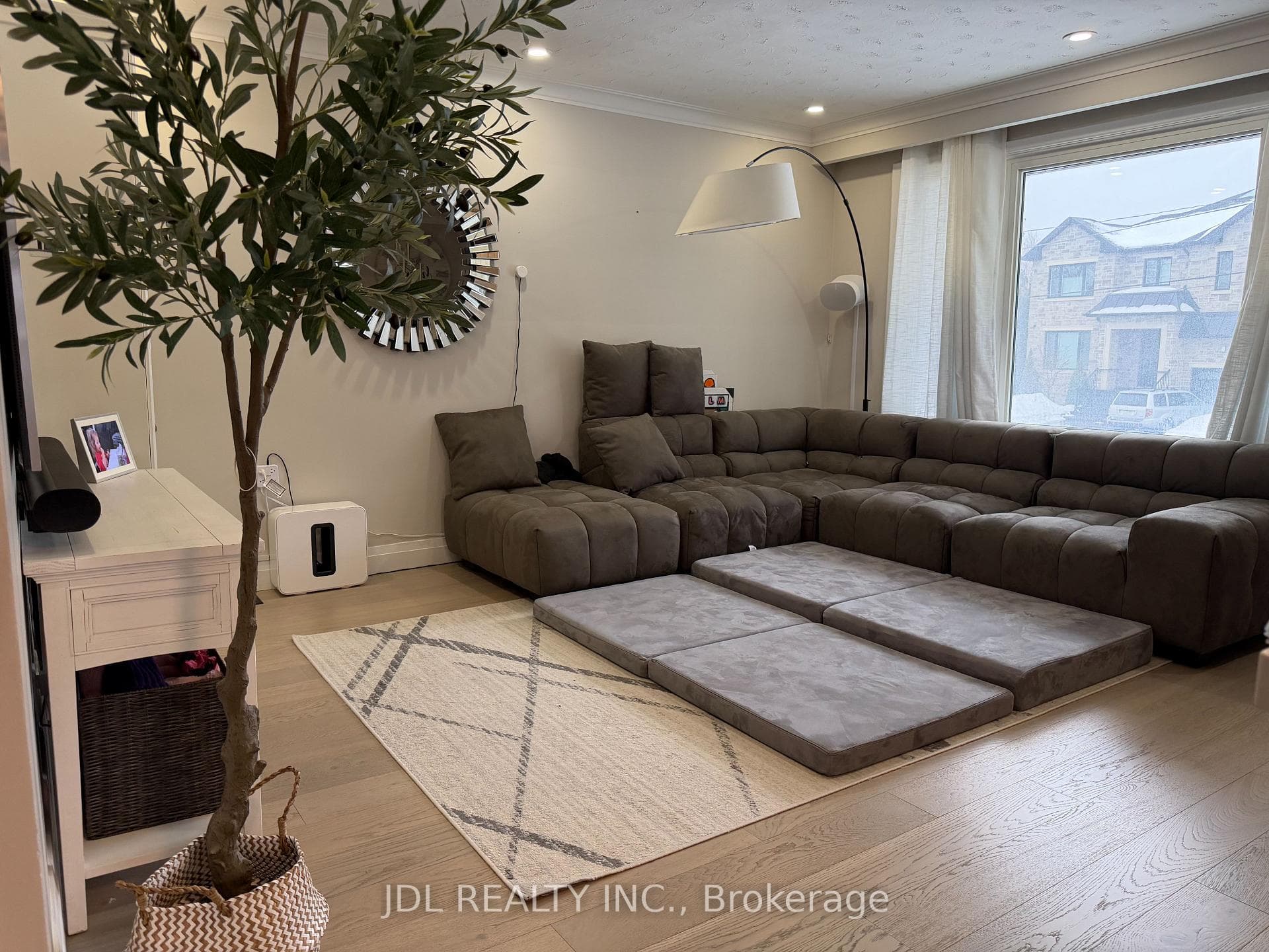 379 Alper Street photo 1