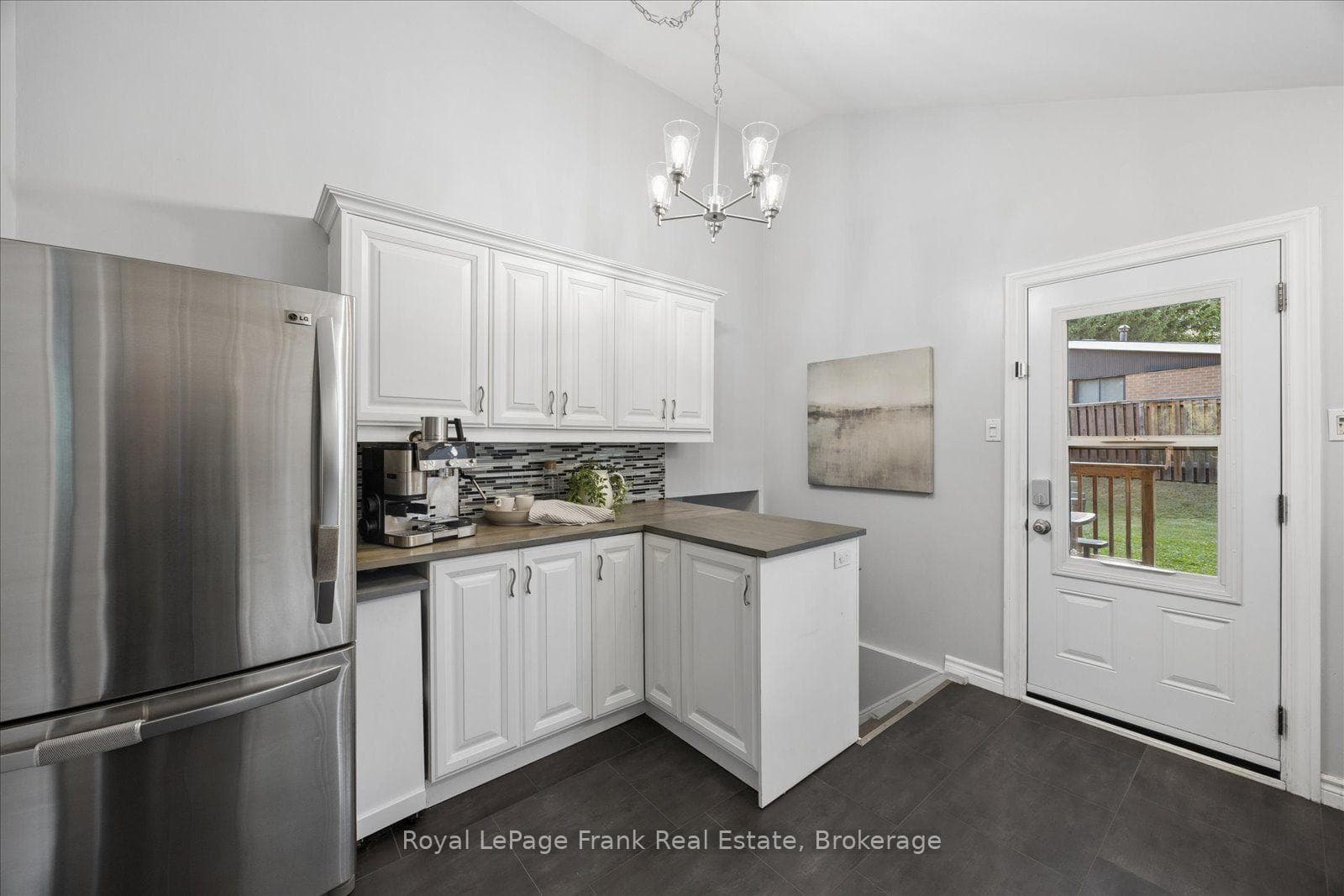 Great Layout plus Tiled Backsplash