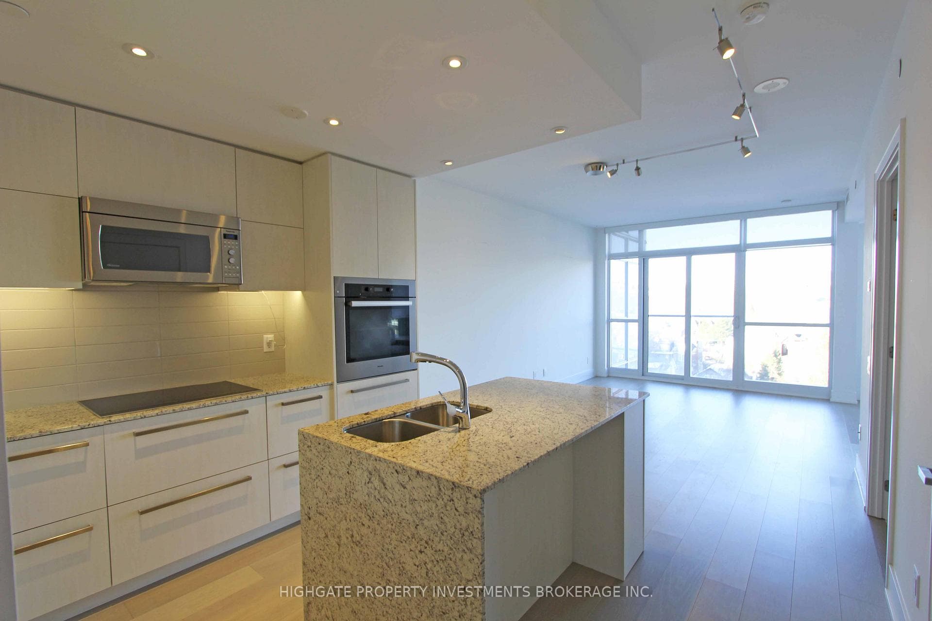 170 Avenue Road Unit 809 photo 4