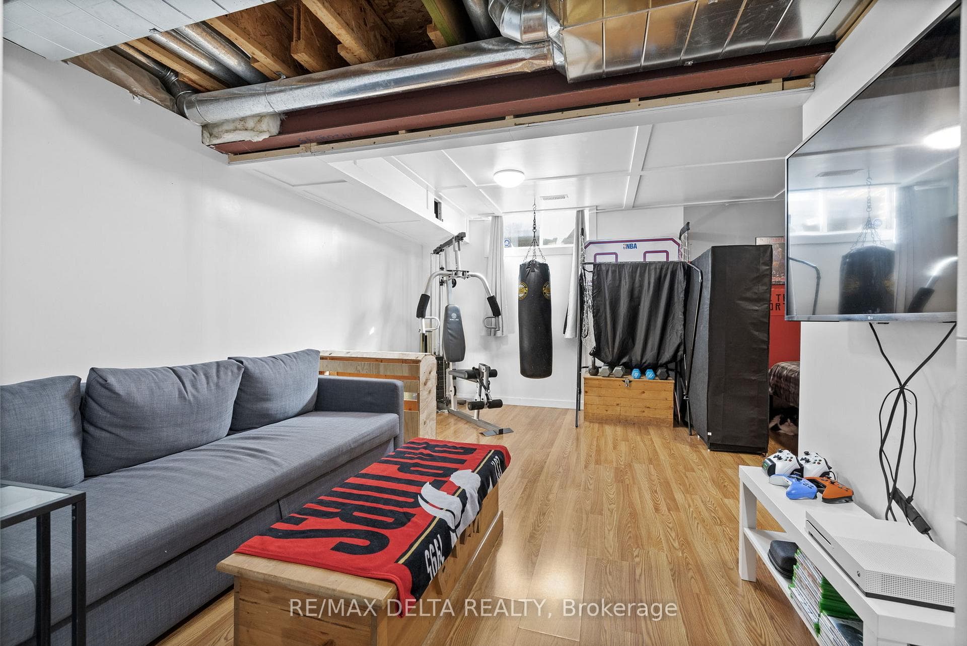 221 MERCURY Street photo 37