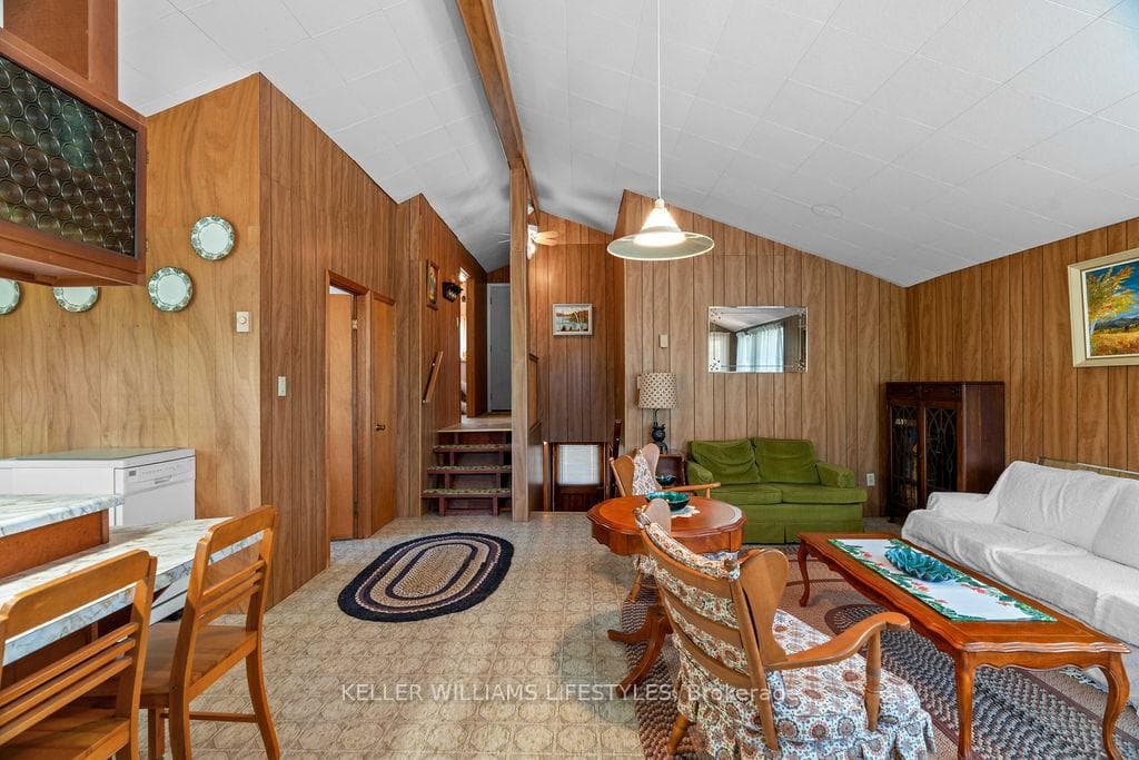 7403 SANDERSON Road photo 12