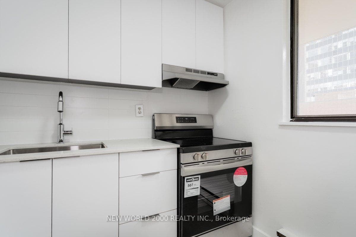 101 Roehampton Avenue Unit 1901 photo 7