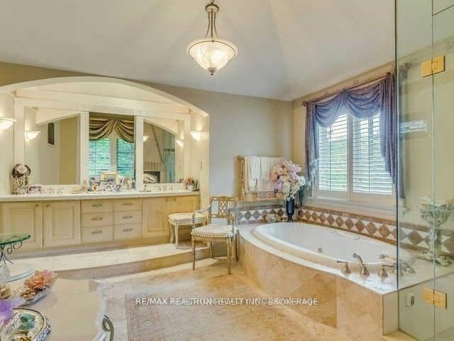 72 Owen Boulevard photo 14