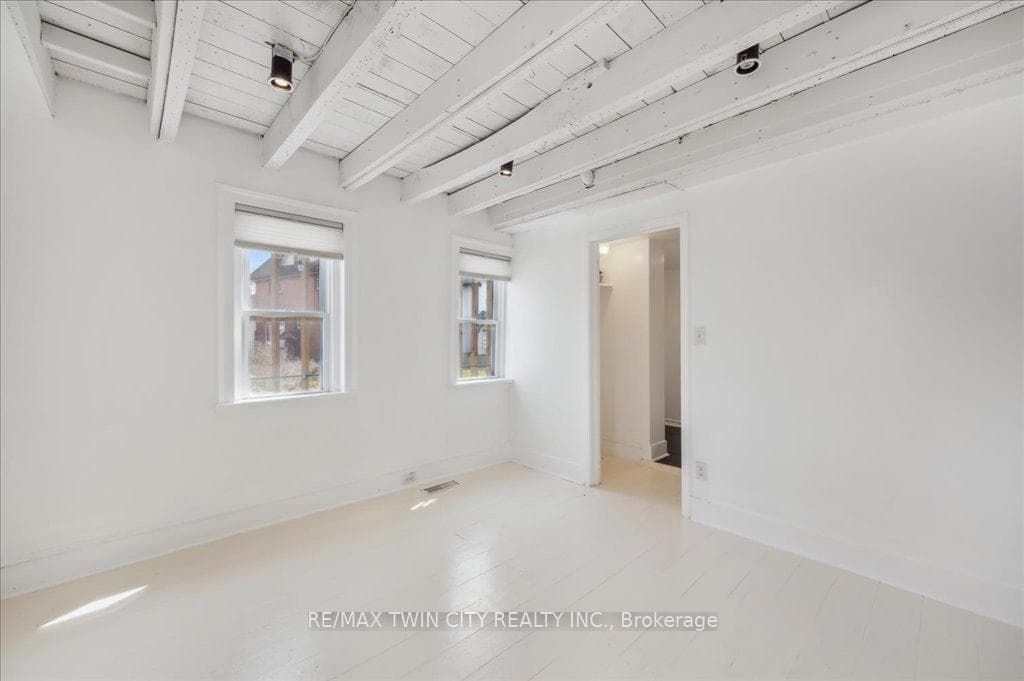 195 Lancaster Street photo 21