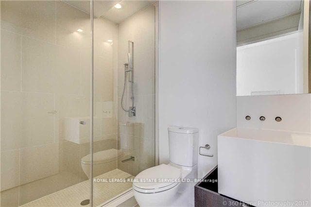 1 Bloor Street Unit 2504 photo 3