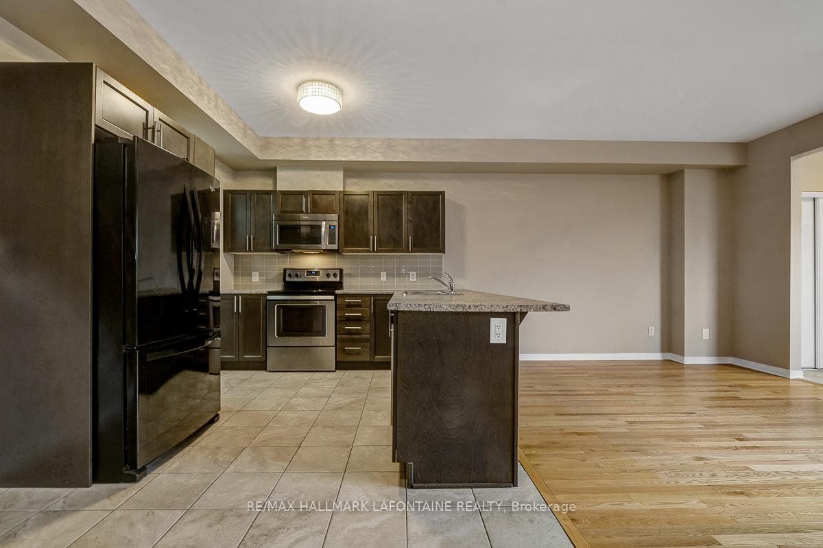 381 Sweetflag Street photo 17