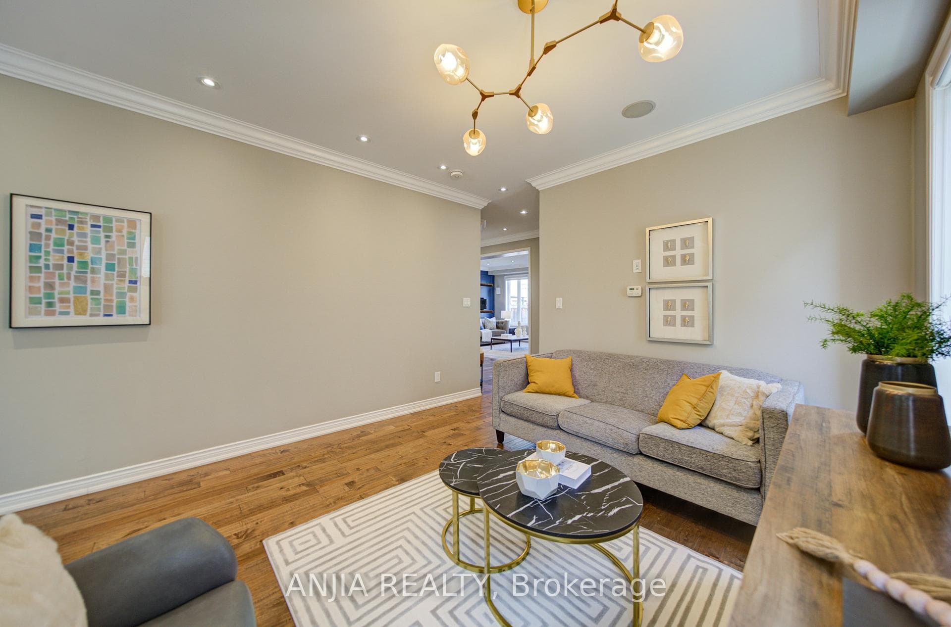 56 Stockell Crescent photo 11