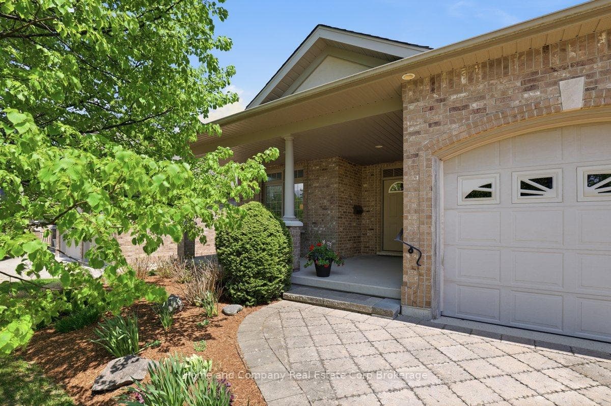 28 North Pointe Drive photo 2