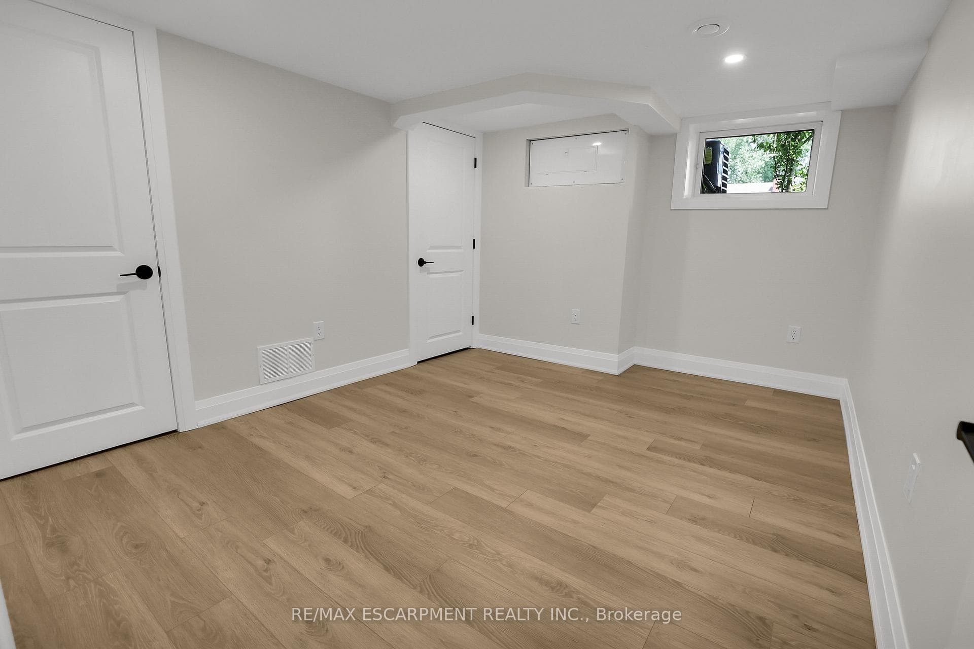 52 Valencourt Drive photo 27