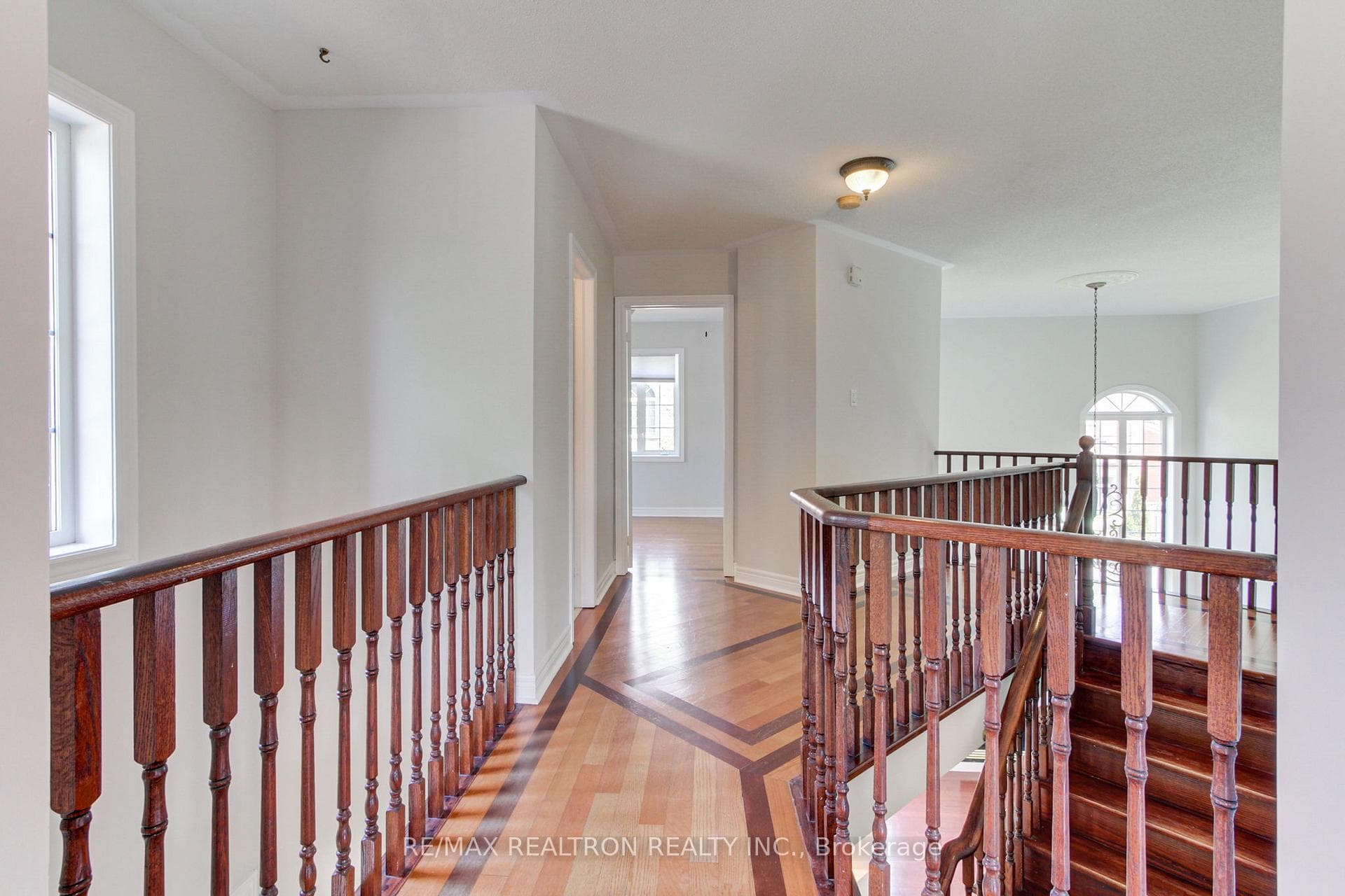 119 Watkins Glen Crescent photo 24