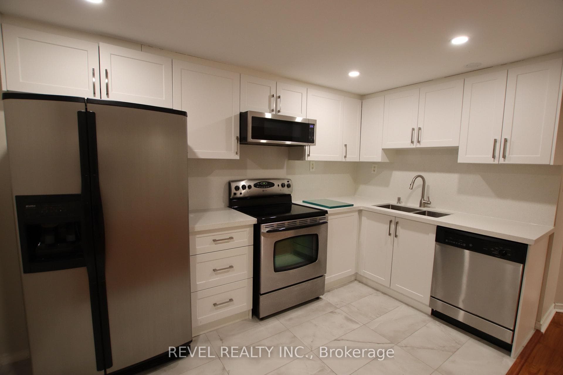 133 Rouge Forest Crescent Unit Bsmt photo 3