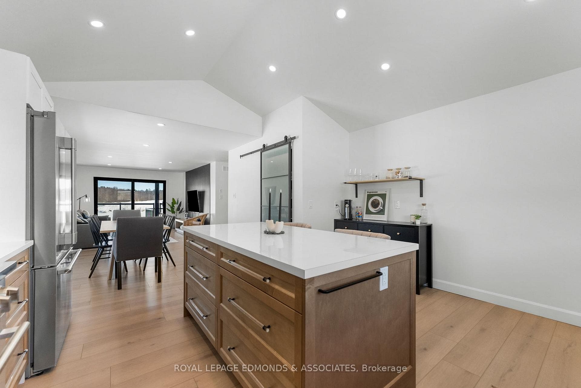 1097 Sutherland Road photo 13