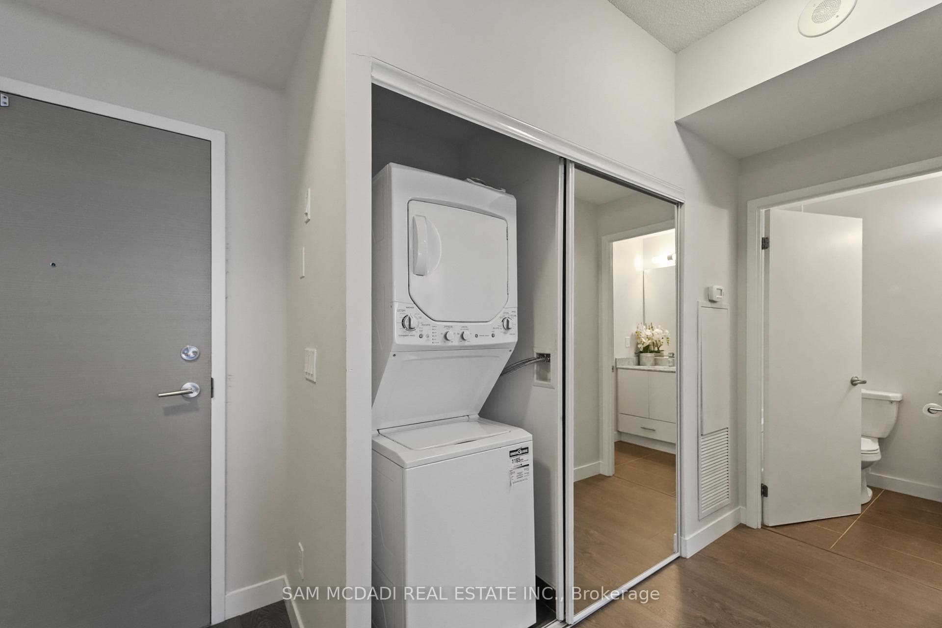 2055 Danforth Avenue Unit 903 photo 19