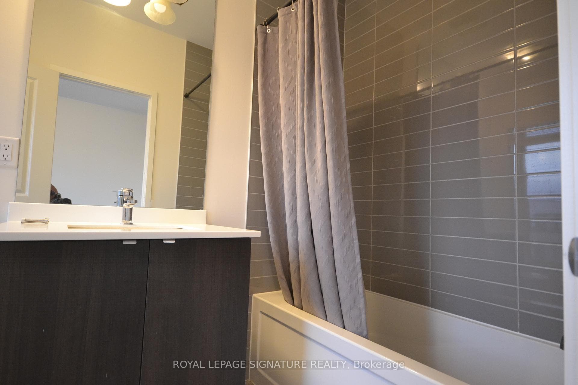 202 Huguenot Road photo 11