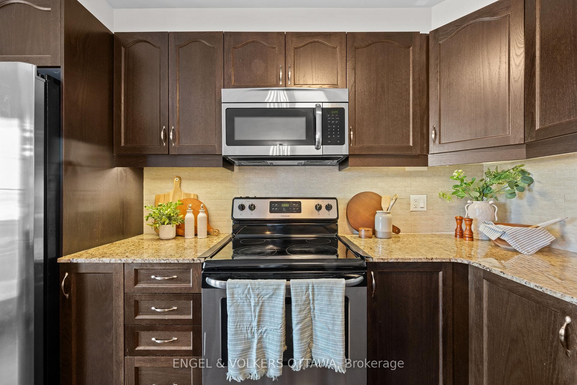 719 Maloja Way photo 18