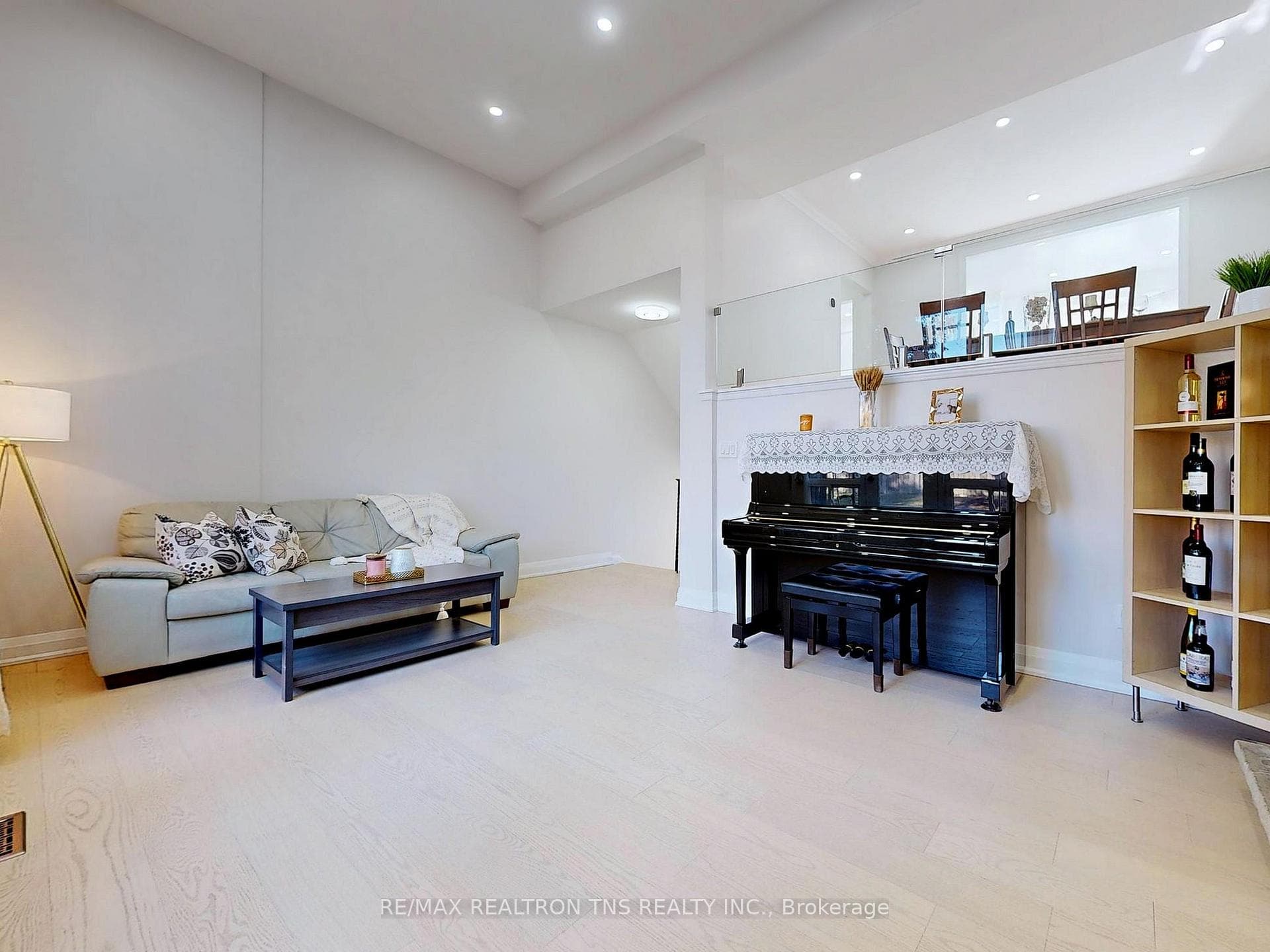 Hardwood Floor Throughout