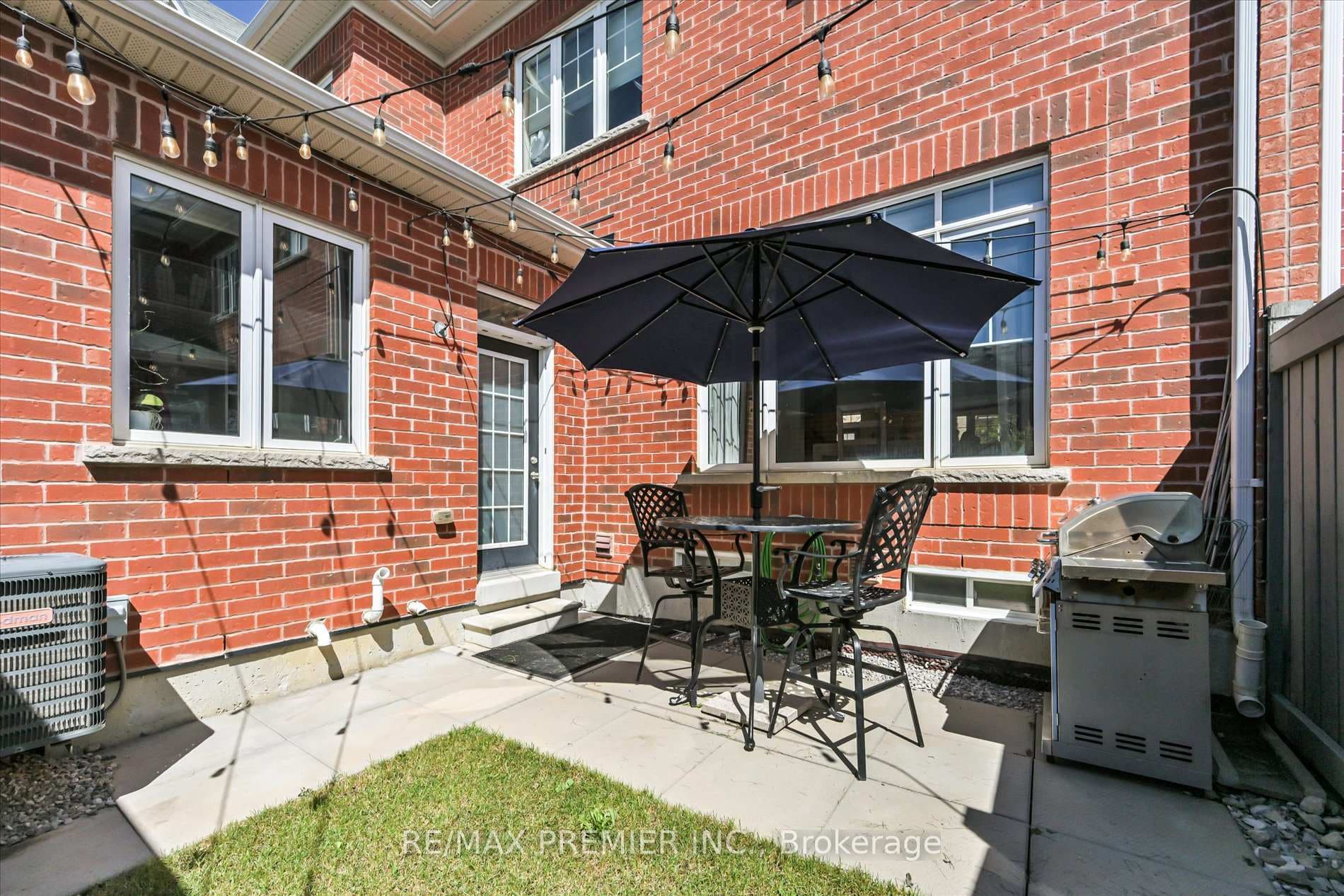 160 Barons Street photo 32