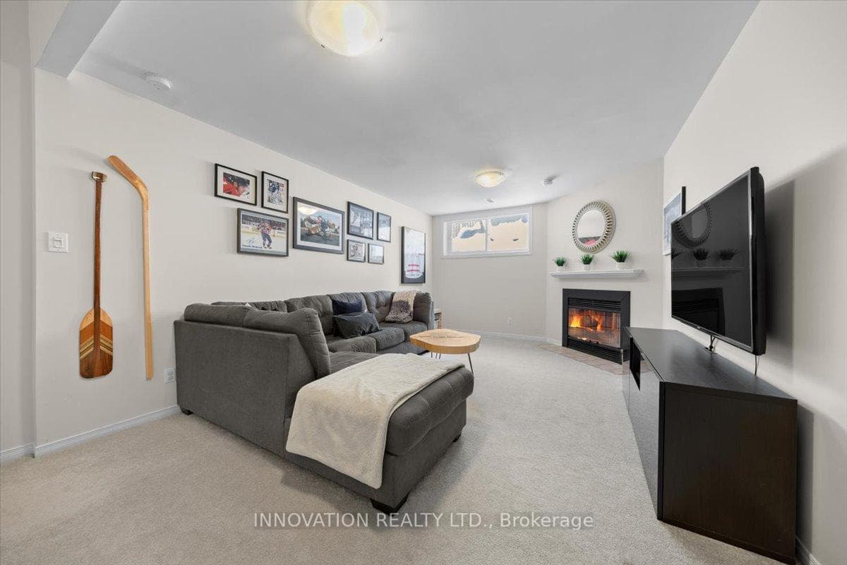 4 Sheppard's Glen Avenue photo 36