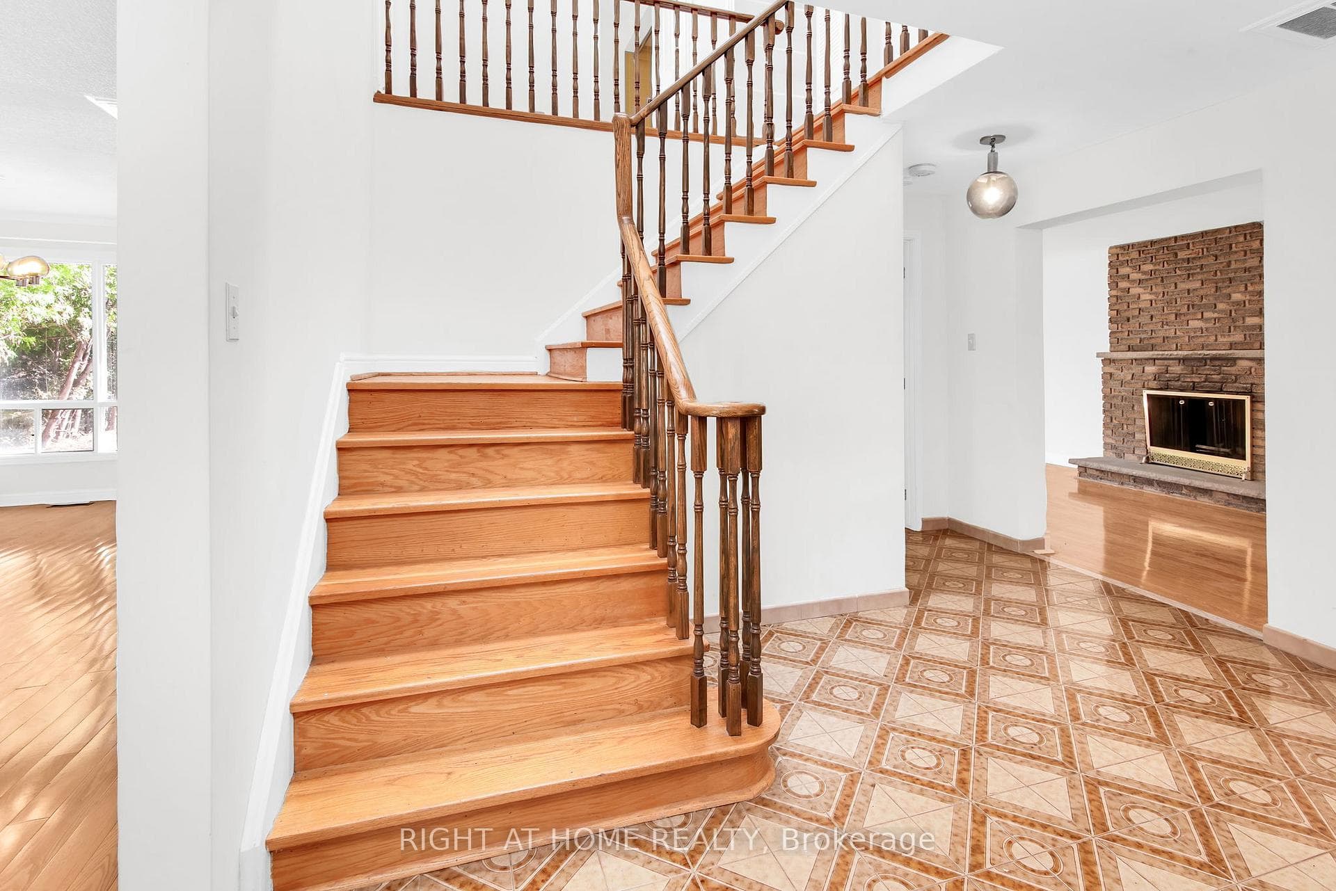36 Barkwood Crescent photo 6