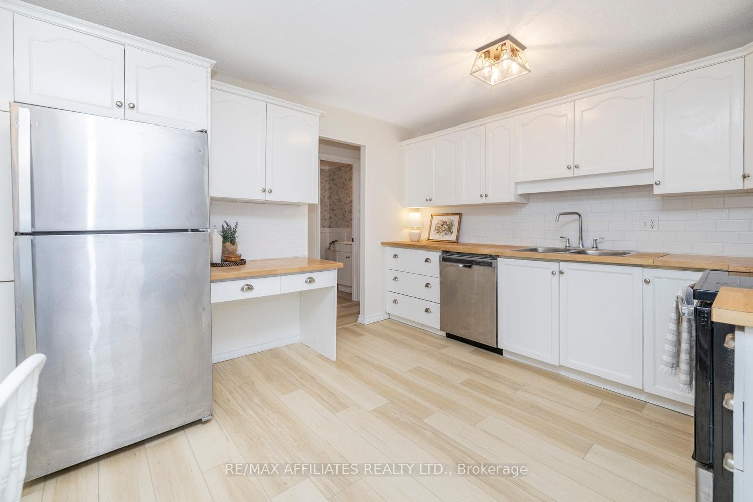 Stainless steel appliances complete the kitchen!