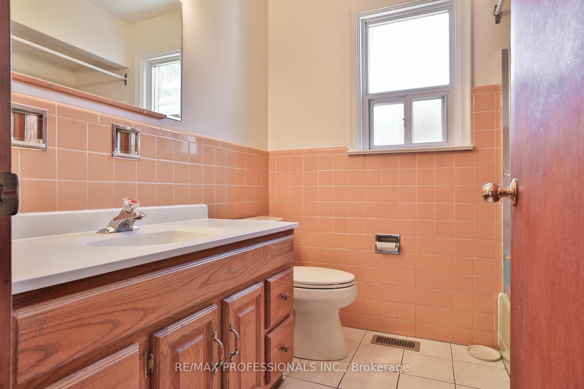 91 Jeffcoat Drive photo 14