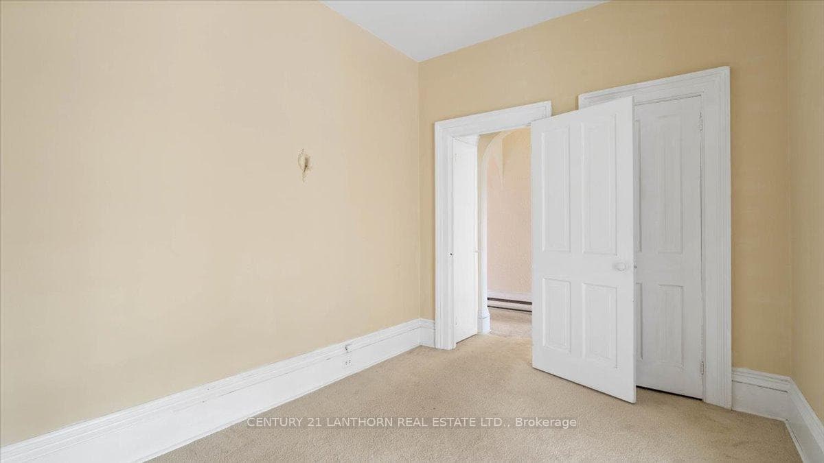 35 King Street photo 32