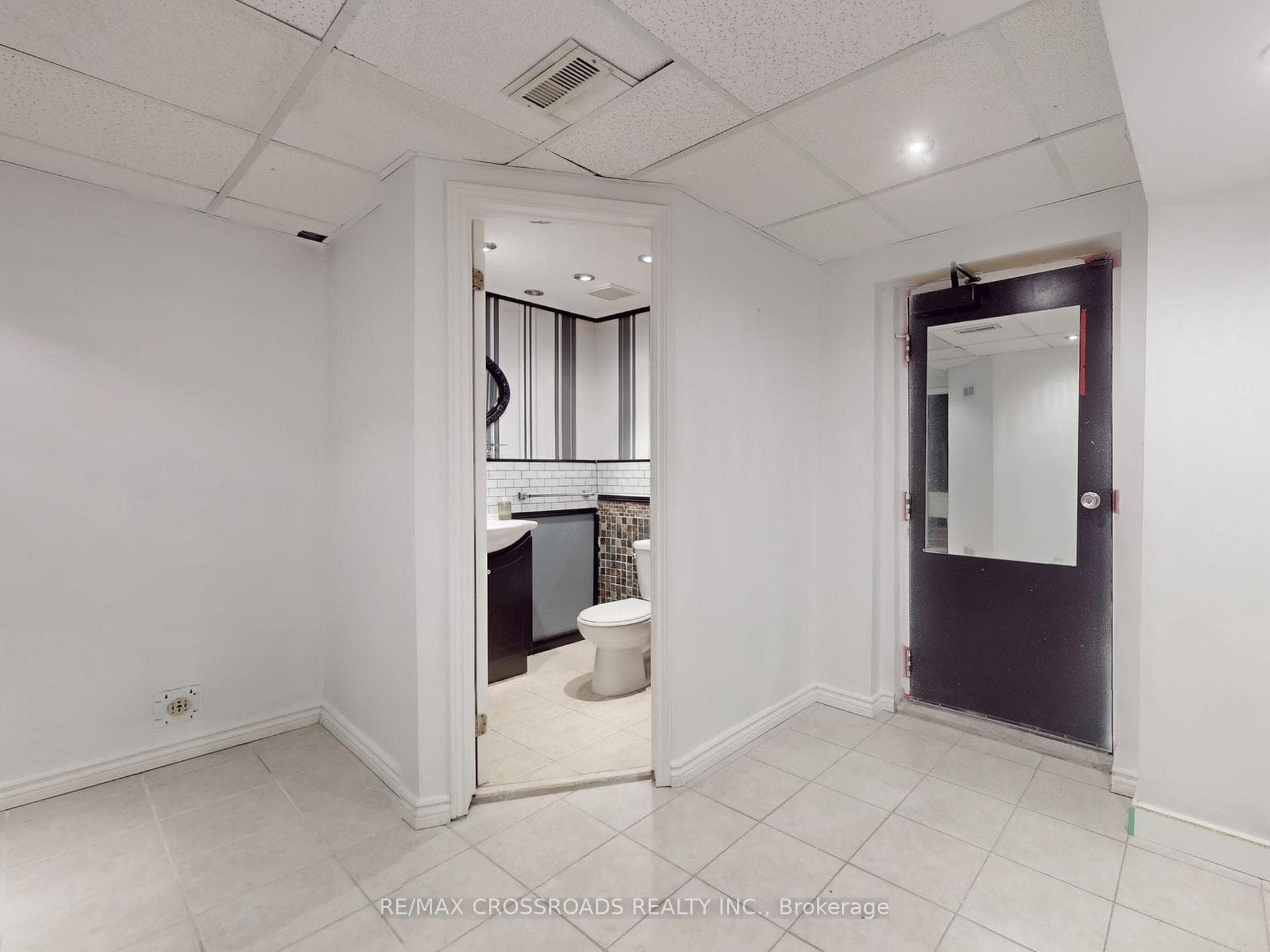 500 Lightfoot Place photo 36