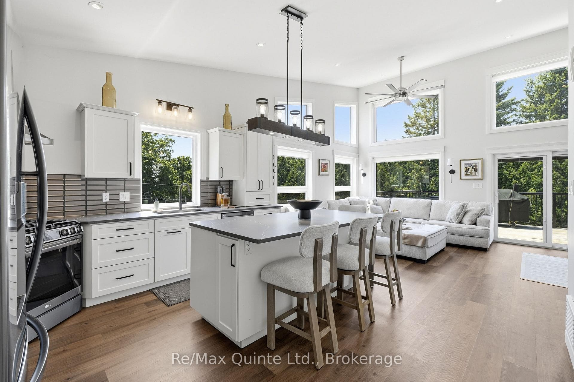 868 Smith Street photo 15