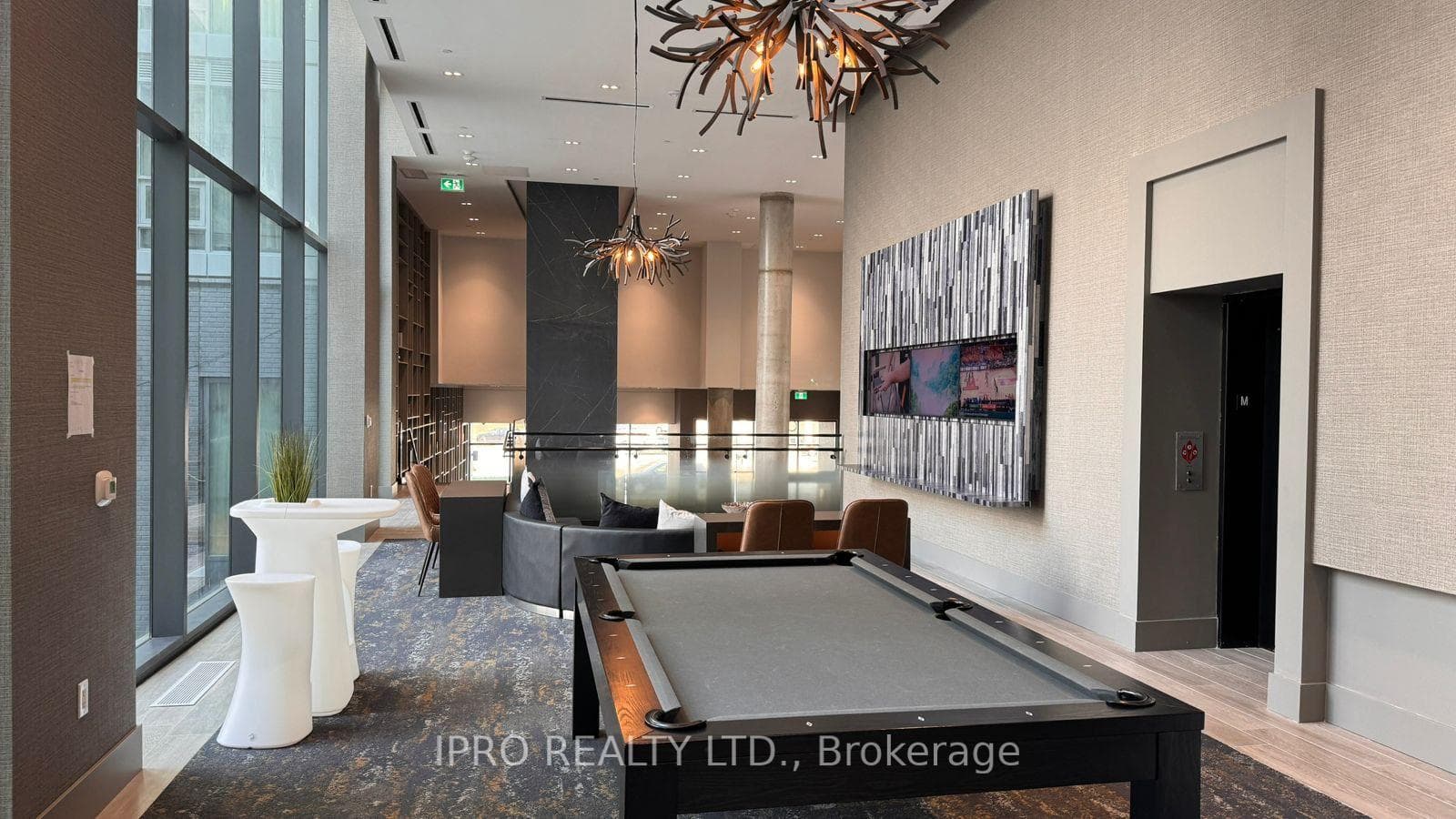 2450 Old Bronte Road Unit 610 photo 4