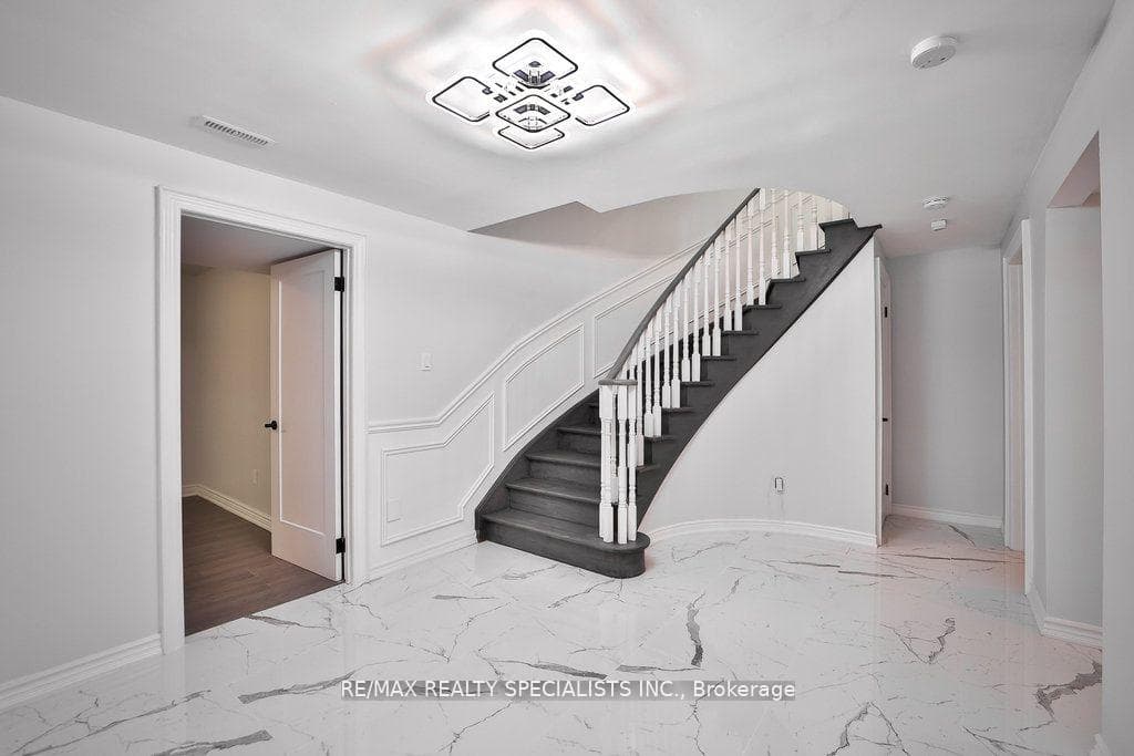 95 Luba Avenue photo 9
