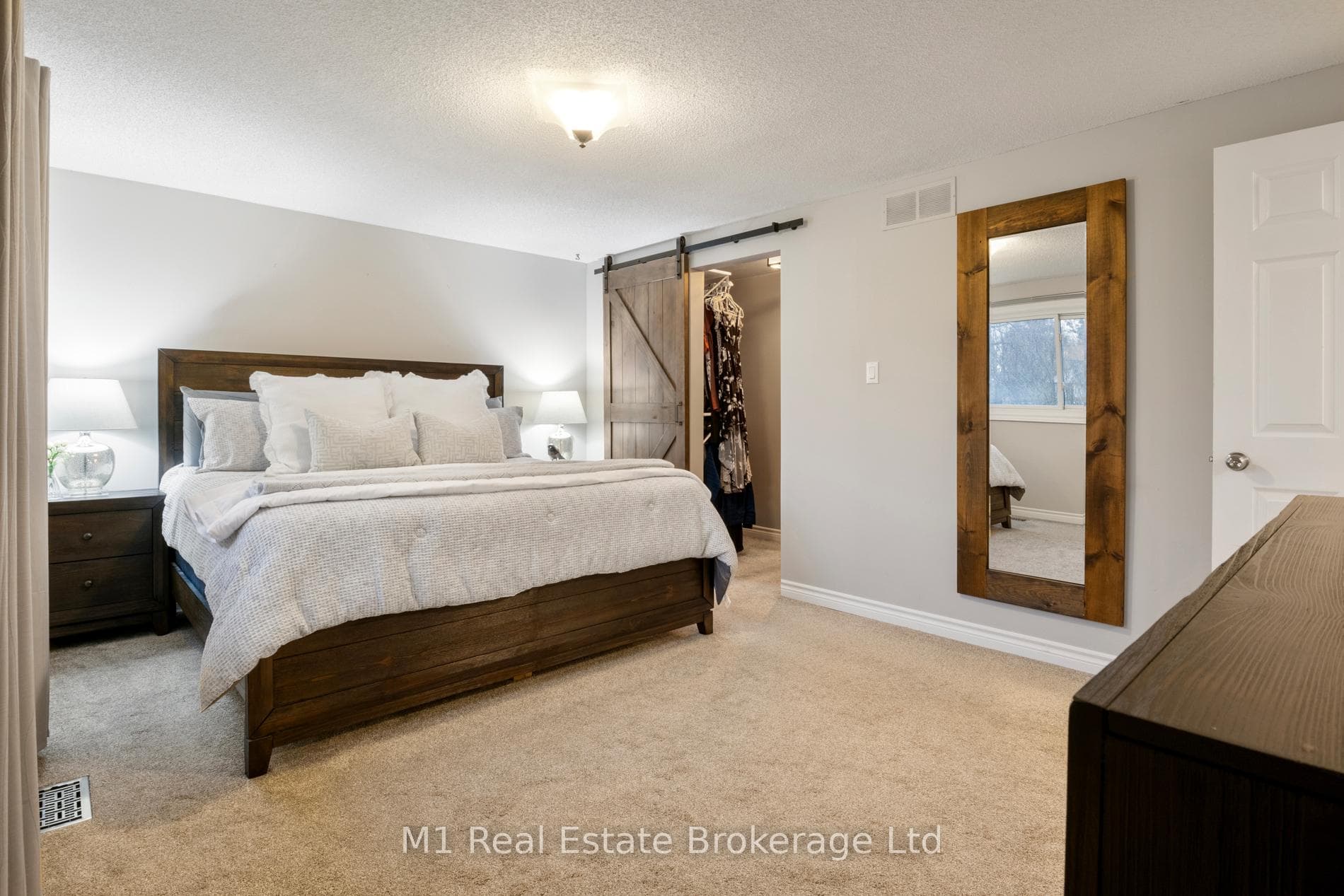 516 Harvey Street photo 16