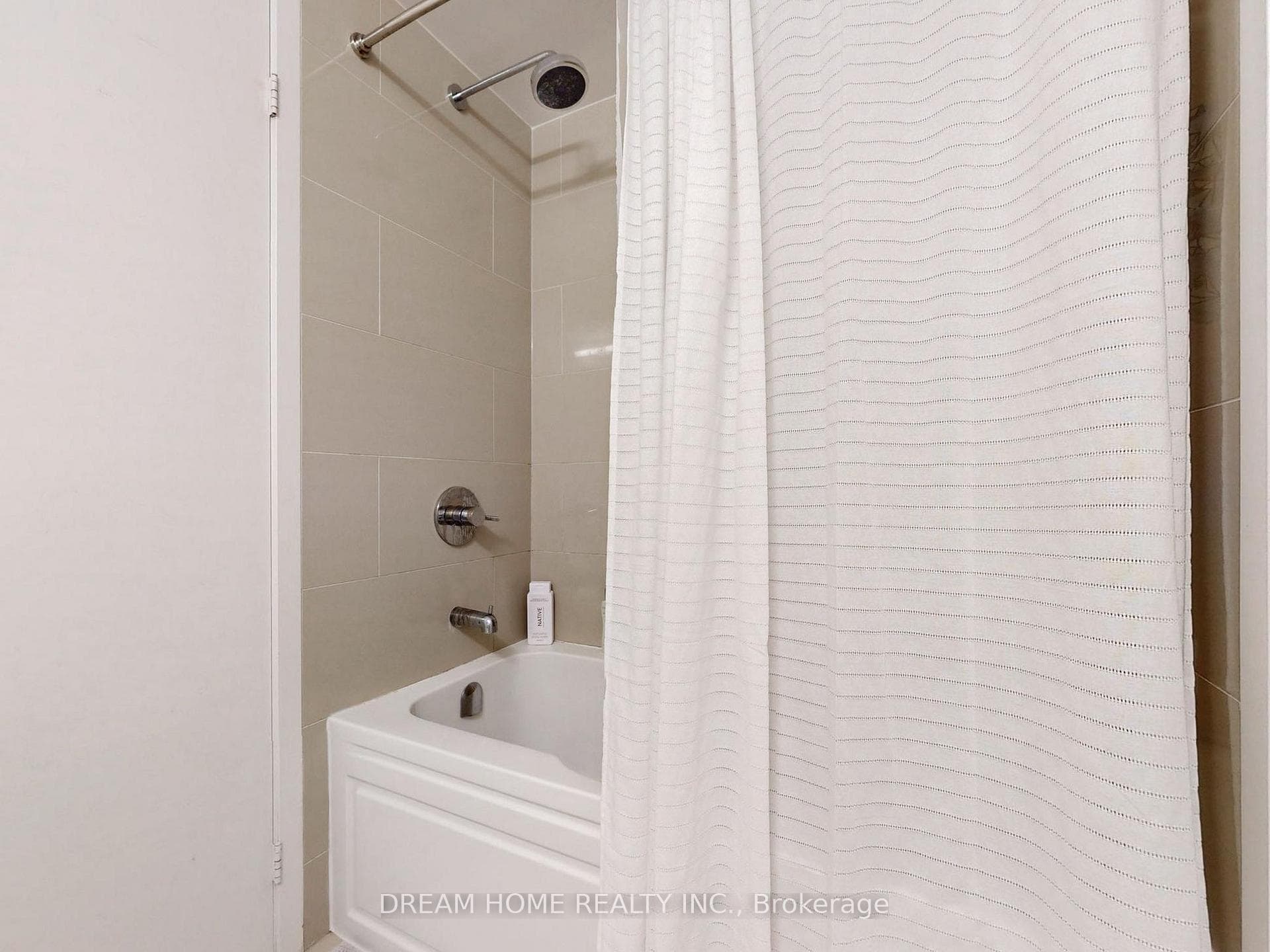 88 Harbour Street Unit 2505 photo 17