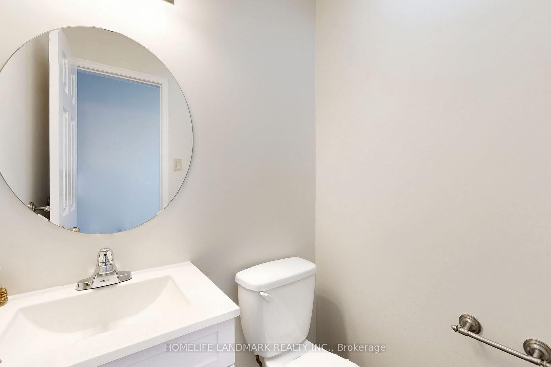 526 Pickering Crescent photo 10
