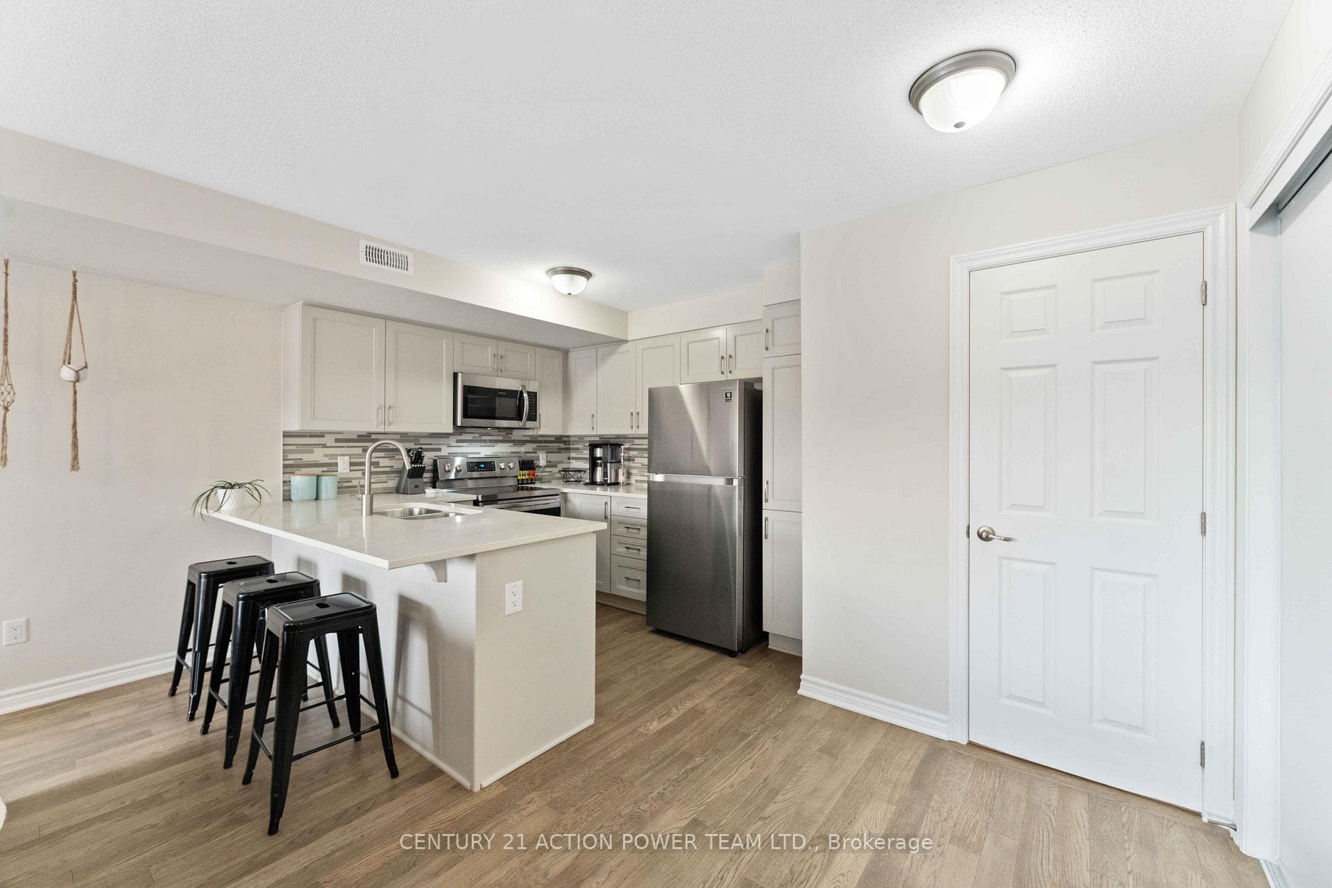 2035 SEELEYS BAY Street photo 6