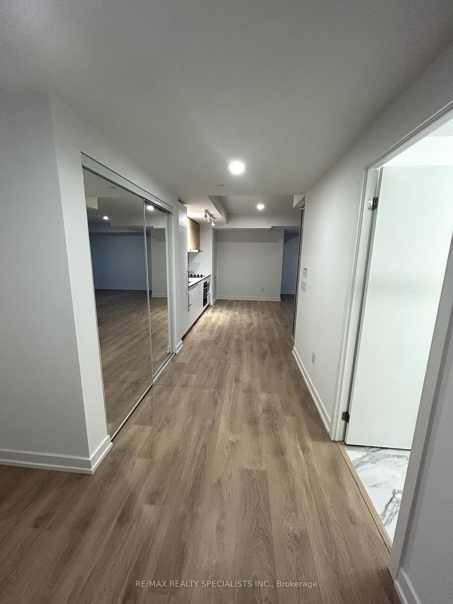 1100 SHEPPARD AVE Avenue Unit 1005 photo 3