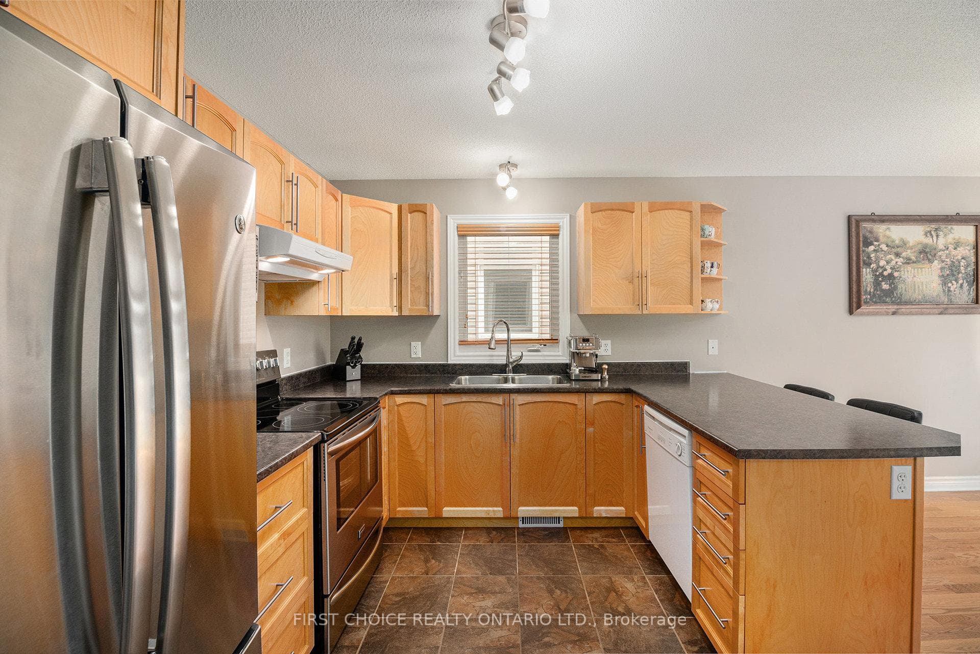 277 Mica Crescent photo 9