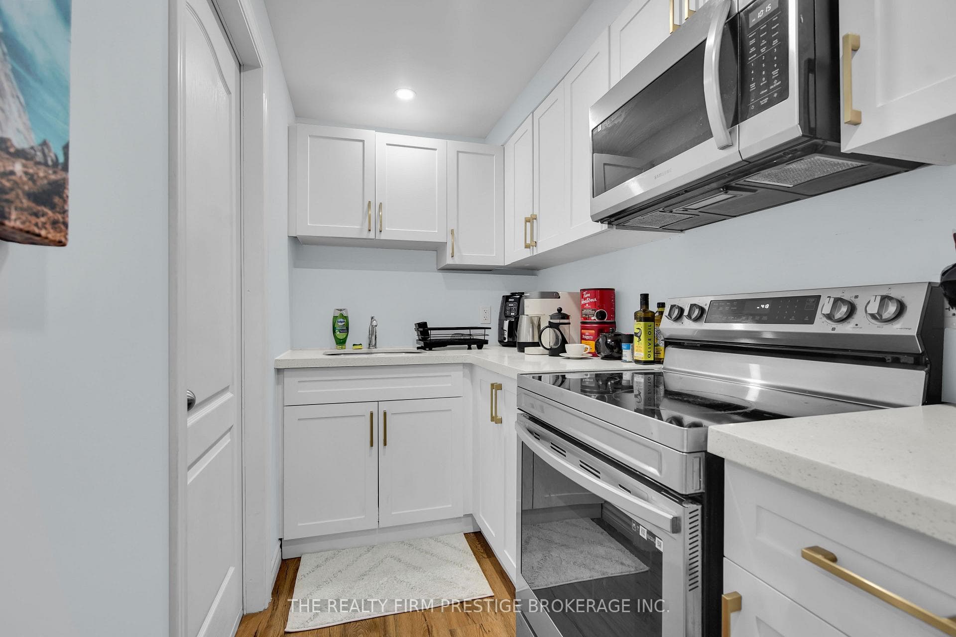 2528 Holbrook - Lower Drive photo 3