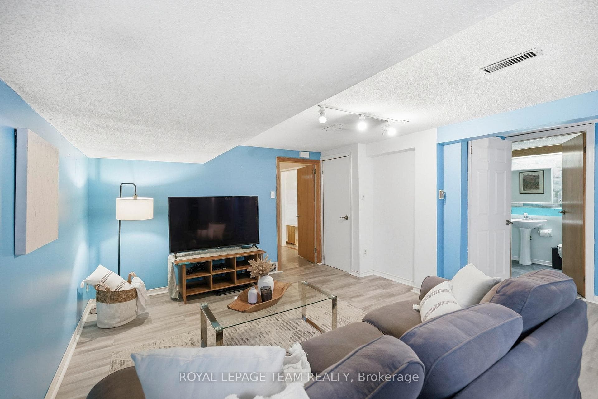 3246 Elizabeth Street photo 26