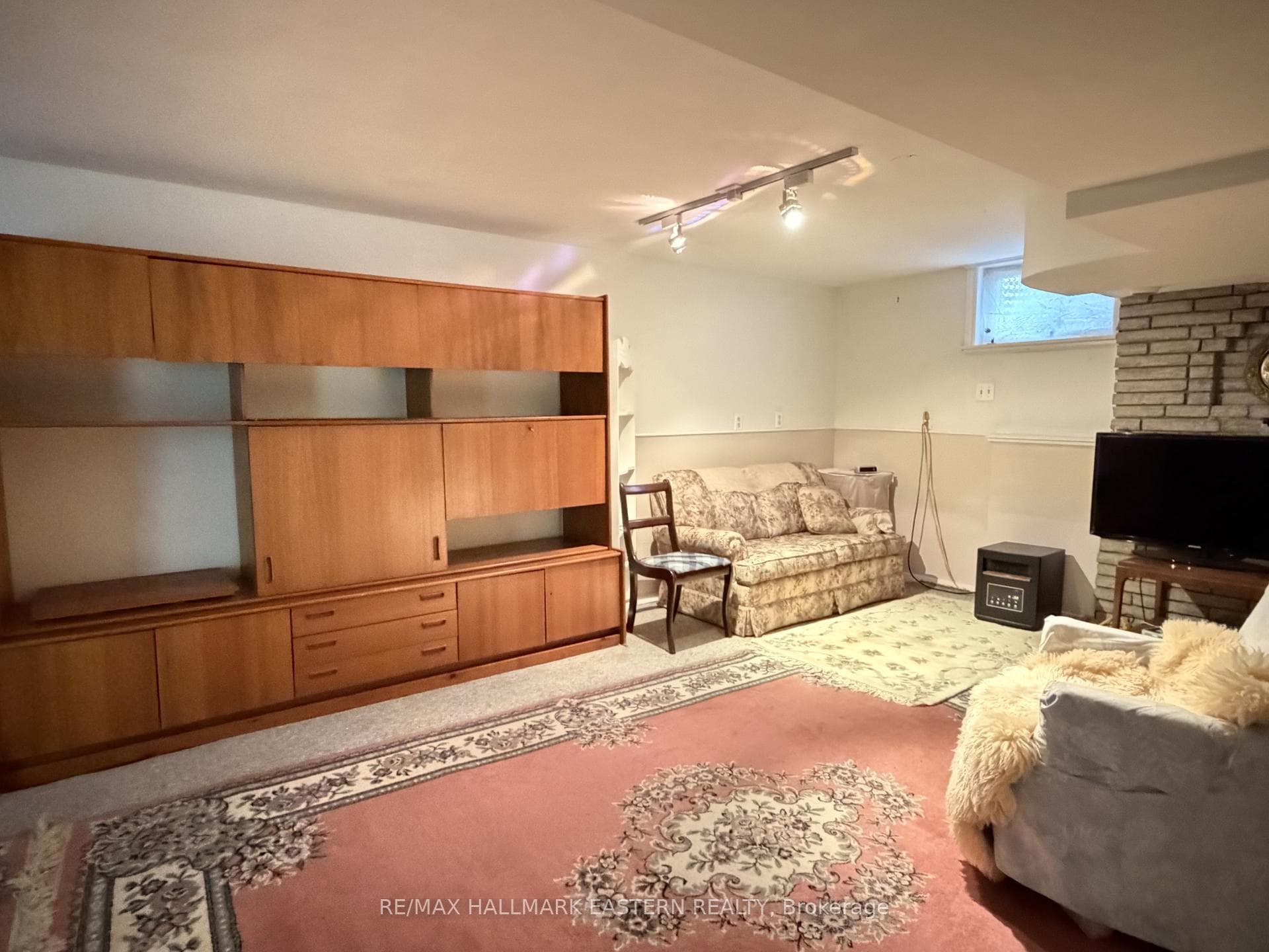 276 Greenlawn Avenue photo 8
