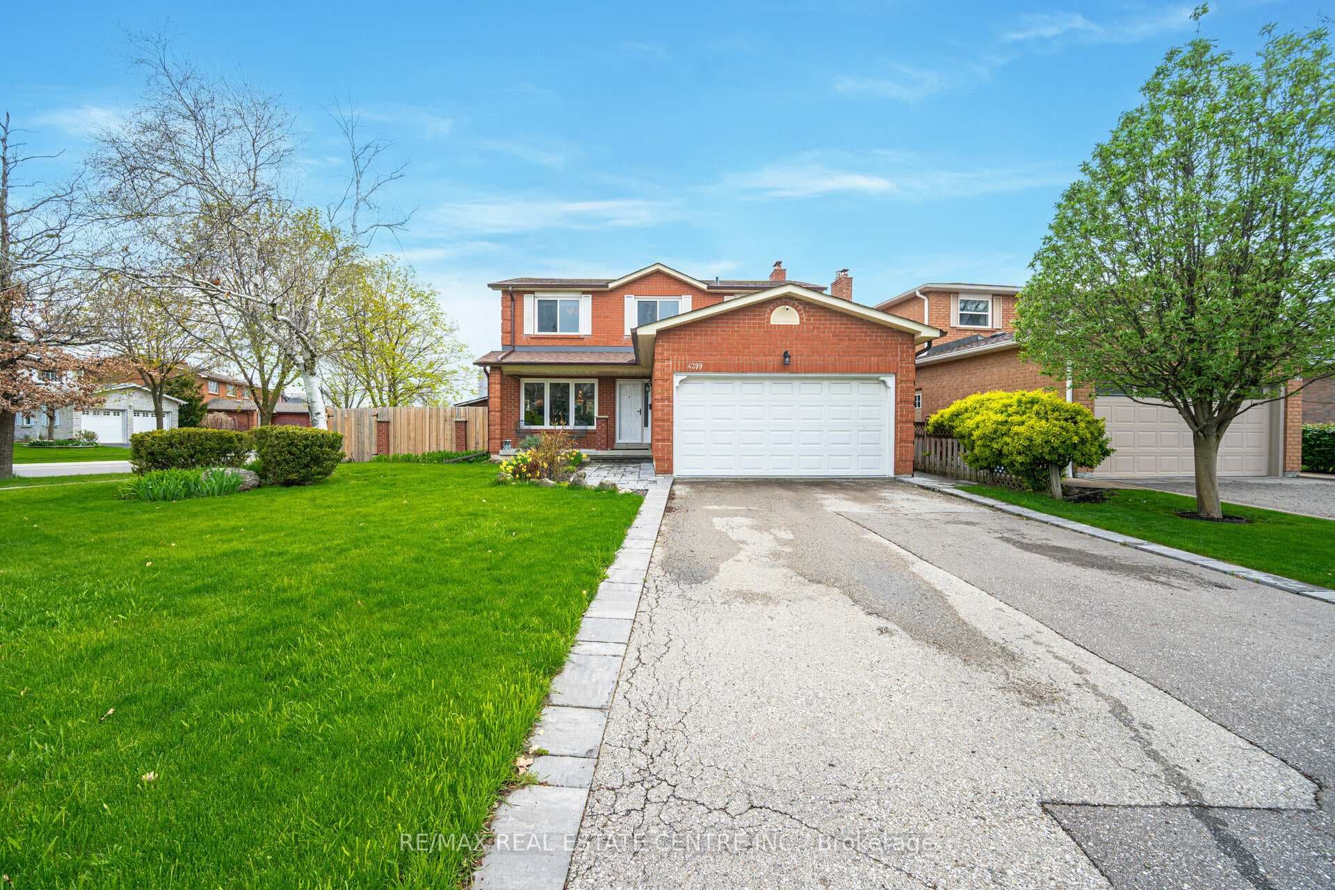 4399 Poltava Crescent photo 2