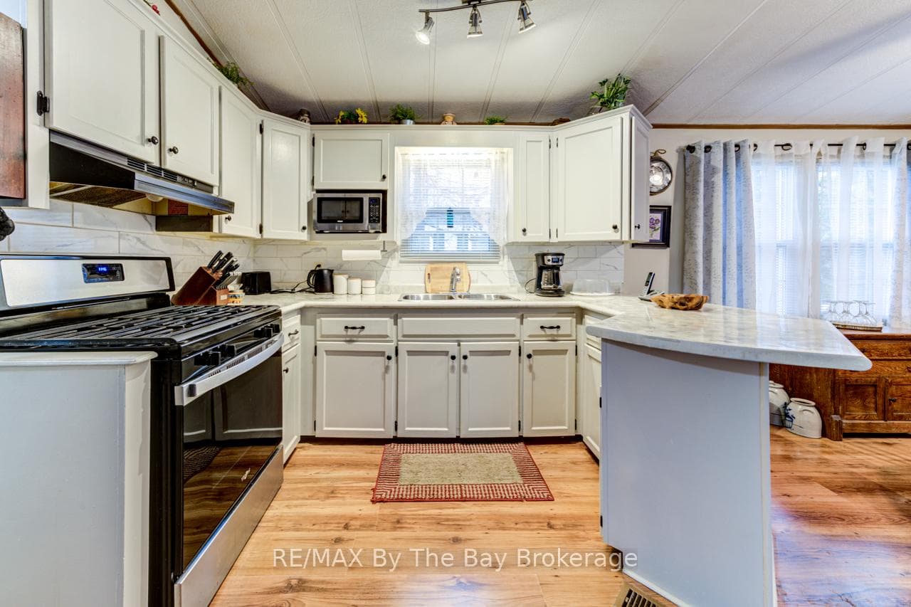23 PRINCE CHARLES Avenue photo 14