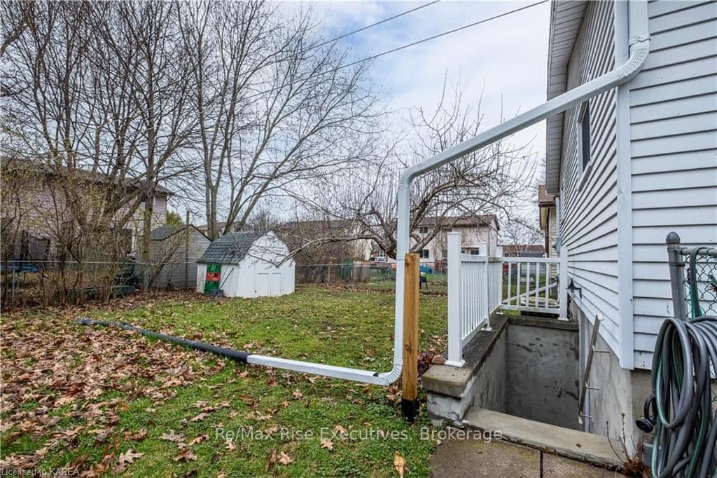94 DOUGLAS Avenue photo 30
